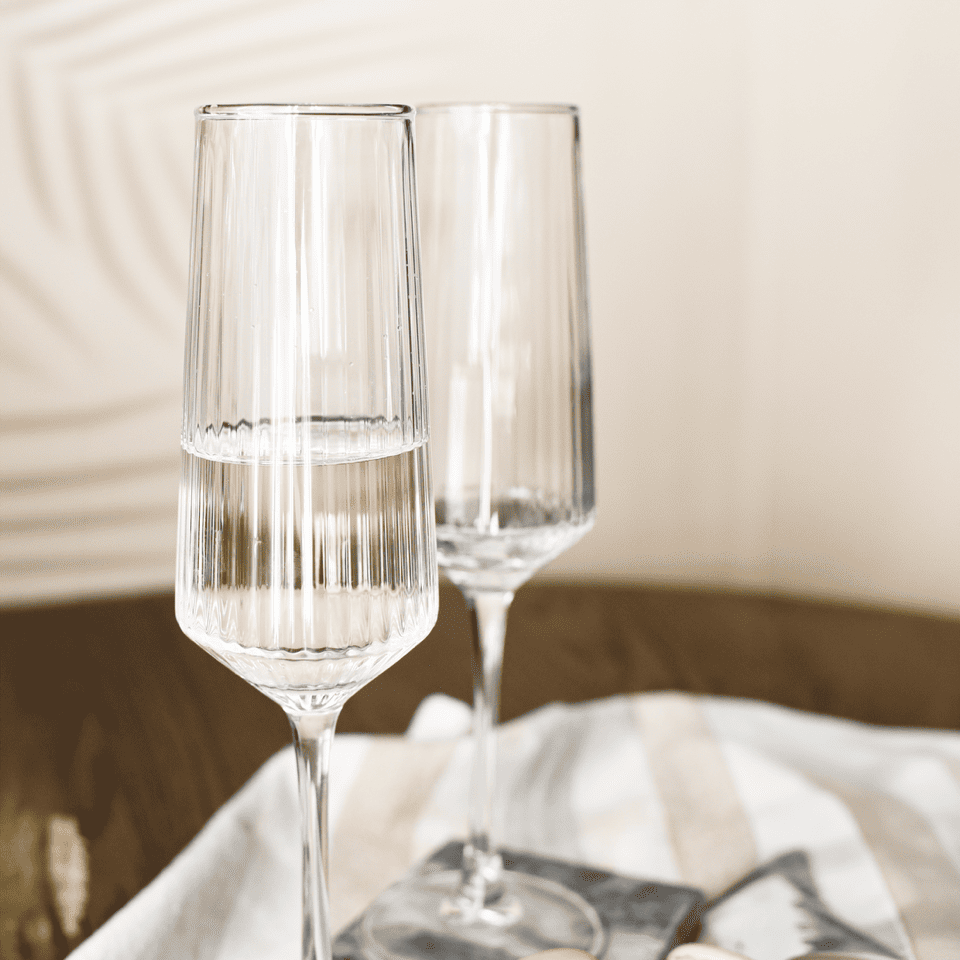 4er Set Sektgläser 250ml elegante Gläser mit geriffelter Oberfläche