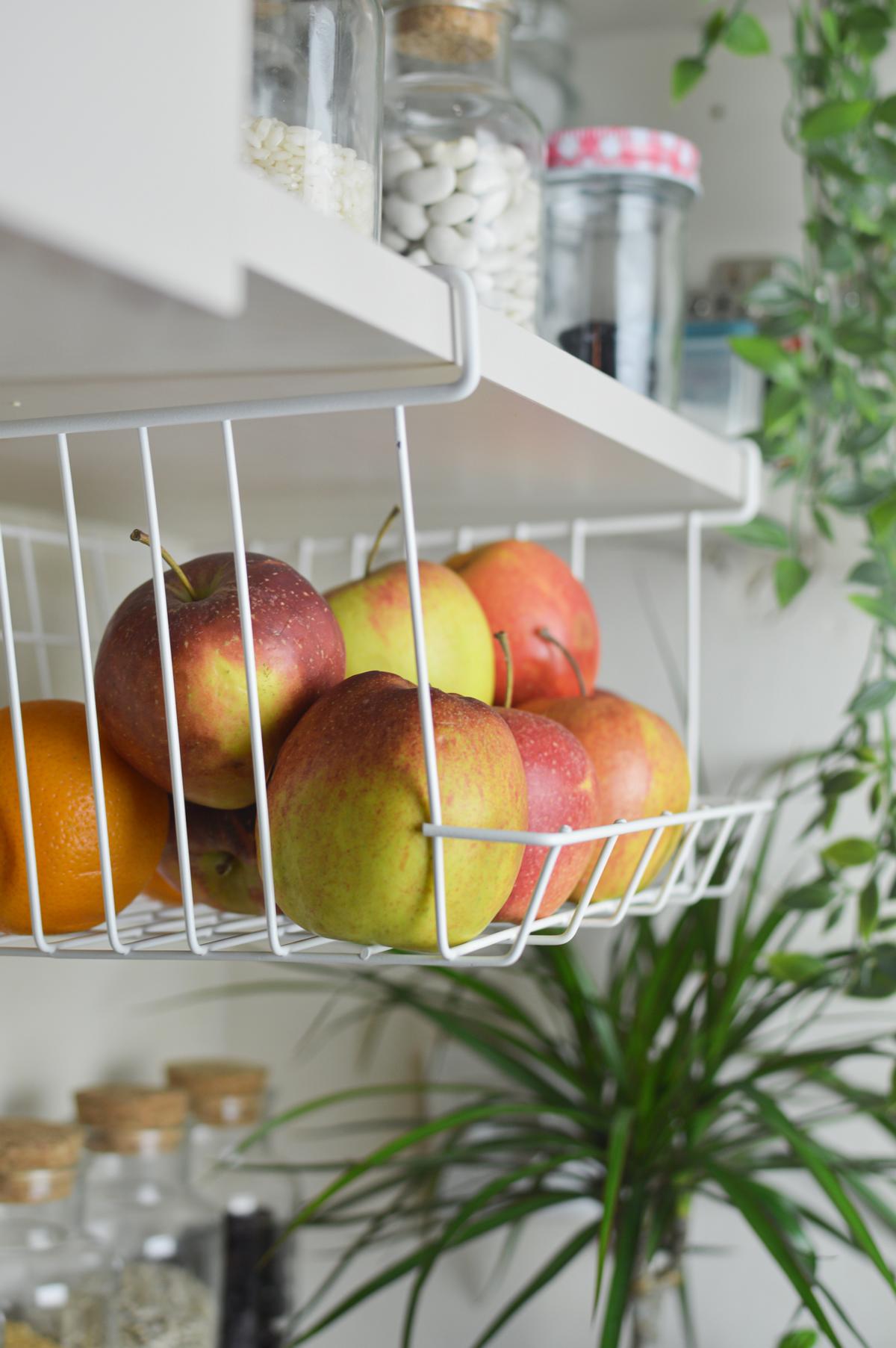 Hanging basket made of metal, cupboard basket, hanging basket, shelf basket, storage basket, wire basket, white